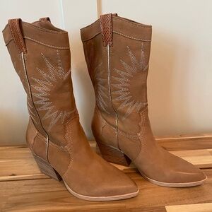 NIB Dolce Vita Lawson cowboy boots in Whiskey Nubuck